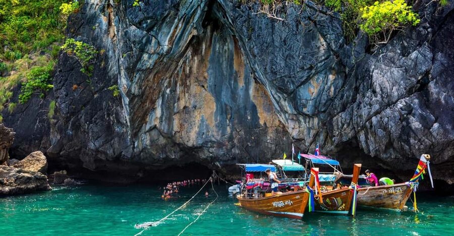 Ko Lanta: Emerald Cave and 4 Islands Tour by Longtail Boat - Swimming through Morakot Cave