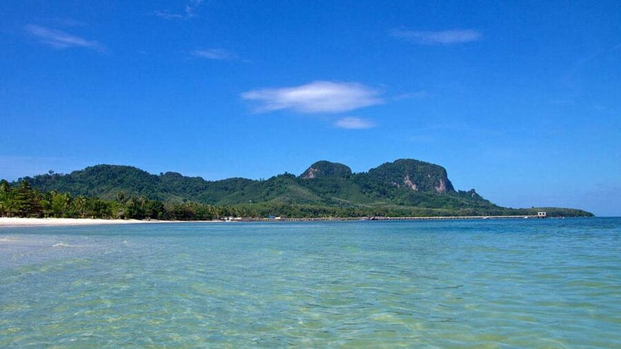 Ko Lanta: Emerald Cave and 4 Islands Tour by Longtail Boat - Koh Ngai lunch and two hours of free time