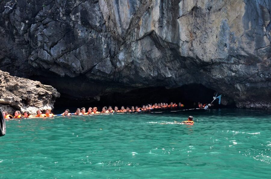 Ko Lanta: Emerald Cave and 4 Islands Tour by Longtail Boat - Koh Maa, fish, bats, and the final views