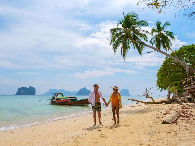 Ko Lanta: Kayak and Long-Tail Boat Nature and Wildlife Tour - Returning to the mangroves and meeting monkeys