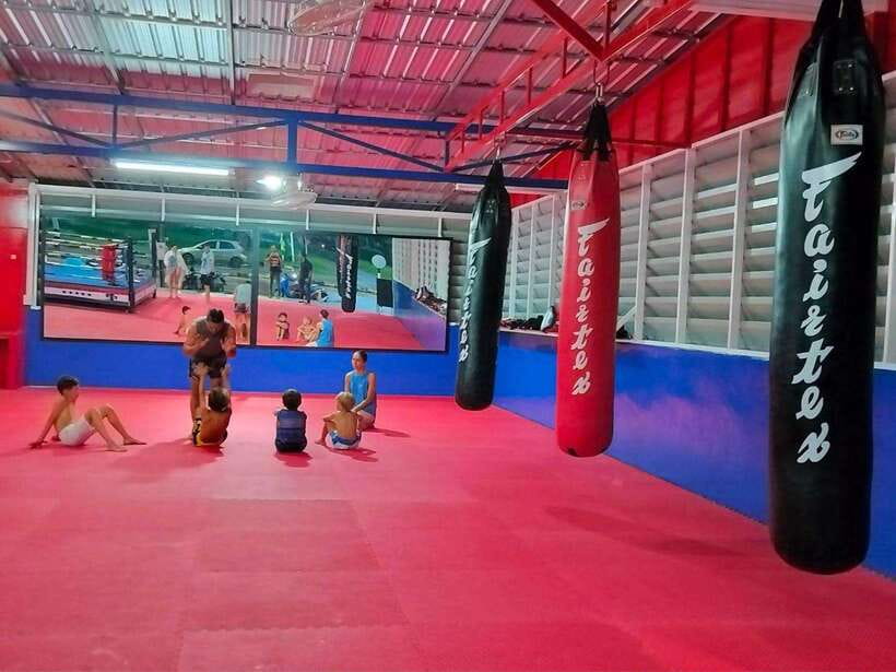 Ko Lanta: Learn The Art of Muay Thai - Adin Muay Thai School - Friendly sparring with your trainer