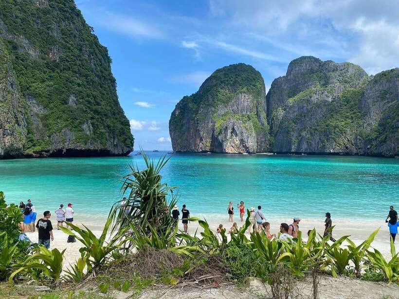 Ko Phi Phi Don: Speedboat Day Trip with Shark Snorkeling - Maya Bay after the crowds begin to thin