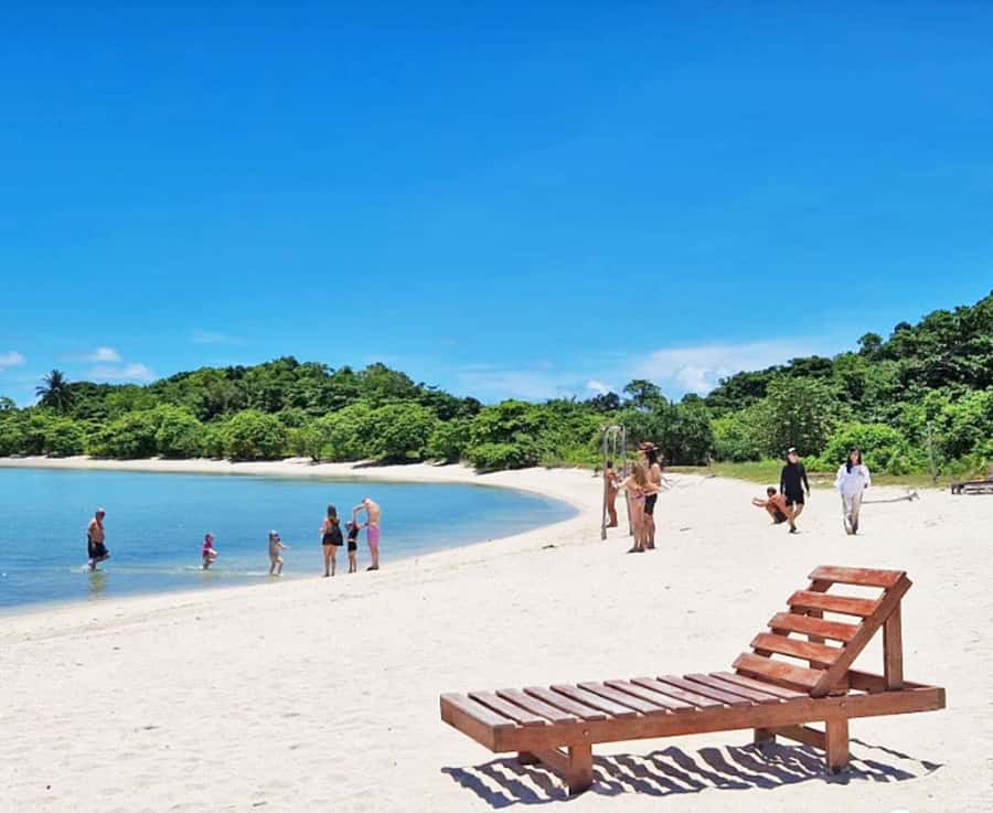 Ko Samui: Pig Island Snorkeling and Koh Tan Speedboat Tour - Two and a half hours on Koh Mudsum
