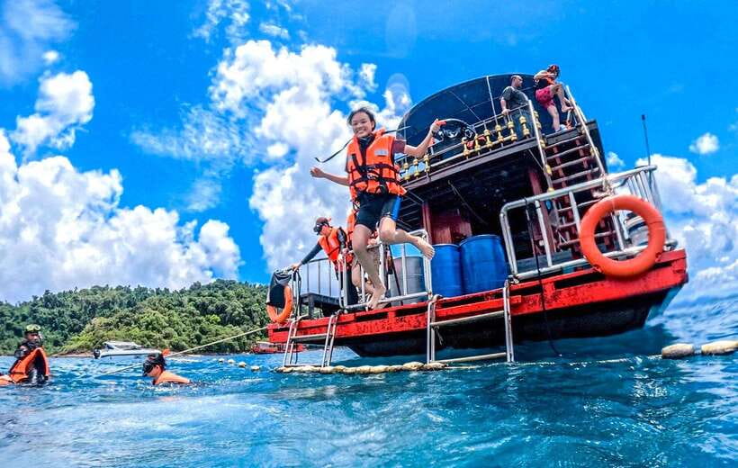 Koh Chang: 3 or 4 Islands Snorkel & Beach Tour by Big Boat - What the 3-island route offers