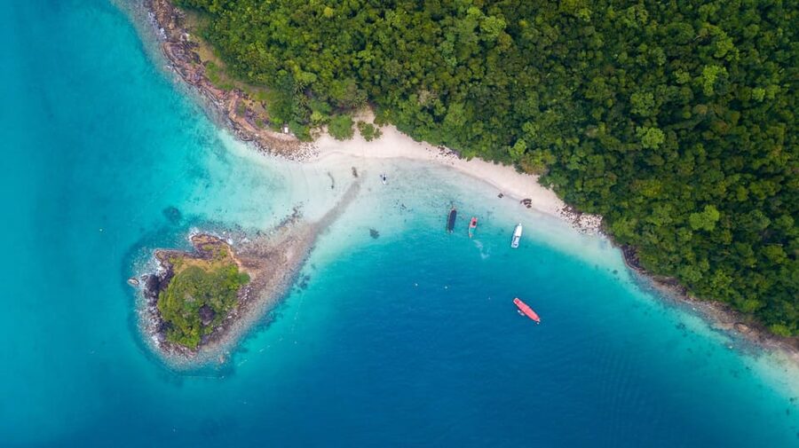 Koh Kood: Snorkeling Speedboat Tour with Lunch and Transfer - Island lunch with a view