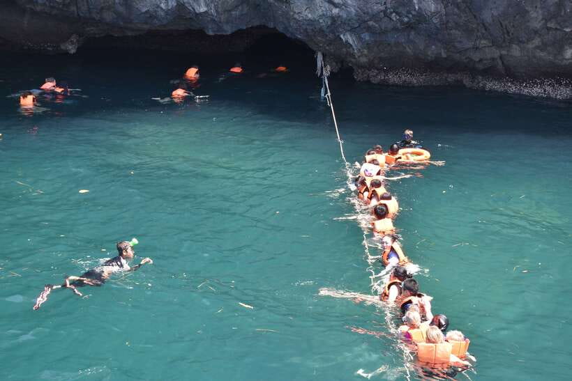 Koh Lanta: 4-Island Adventure Tour to Emerald Cave - The speedboat ride and first look at Koh Mook