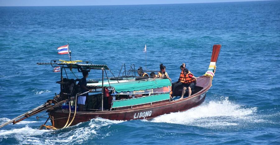 Koh Lanta: 4 Islands and Emerald Cave Tour by Longtail Boat - Koh Chueak: the first swim and snorkeling stop