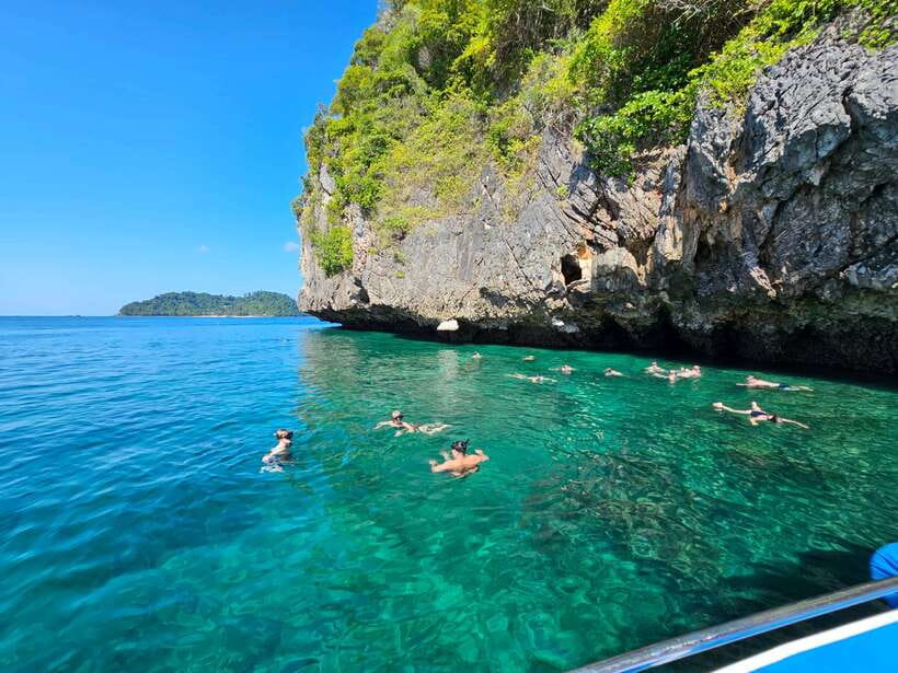 Koh Lanta: 4 Islands Tour by Speedboat with Snorkeling - Koh Ngai offers an easy swim by the beach