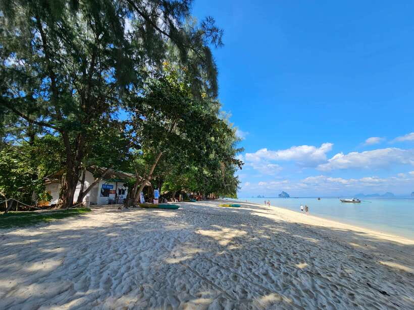 Koh Lanta: 4 Islands Tour by Speedboat with Snorkeling - Koh Kradan is the day’s main pause