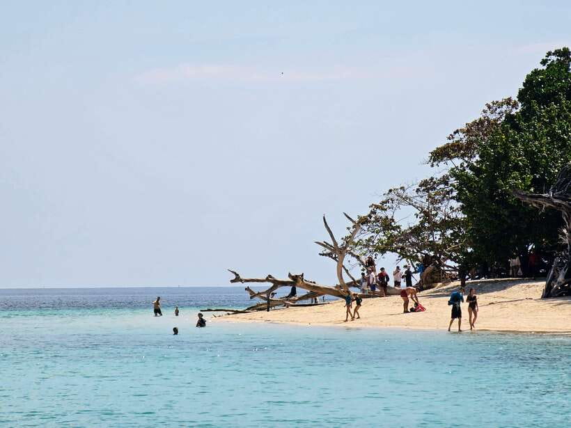 Koh Lanta: 4 Islands Tour by Speedboat with Snorkeling - Speedboat travel makes four islands possible