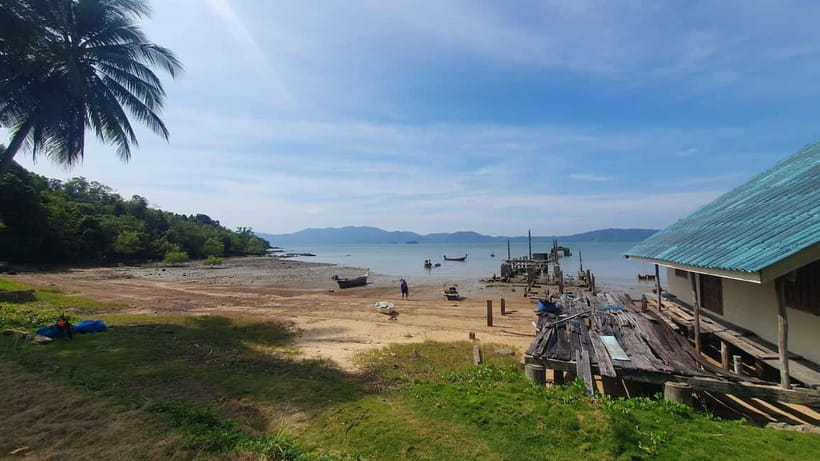Koh Lanta Cultural Tuk-Tuk Tour: Old Town, Batik & Mangroves - Koh Lanta Old Town, wooden houses and sea views