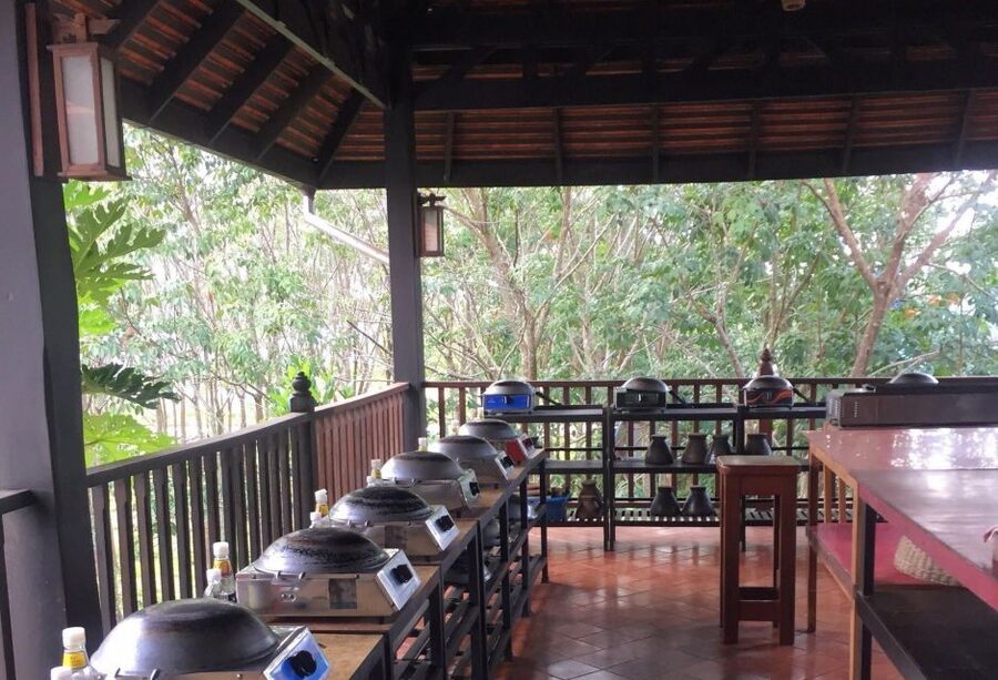 Koh Lanta: Evening Course at Lanta Thai Cookery School - Choosing four dishes from ten options
