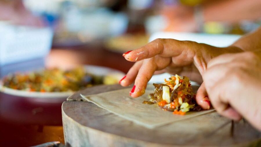 Koh Lanta: Evening Course at Lanta Thai Cookery School - The instructors set the tone