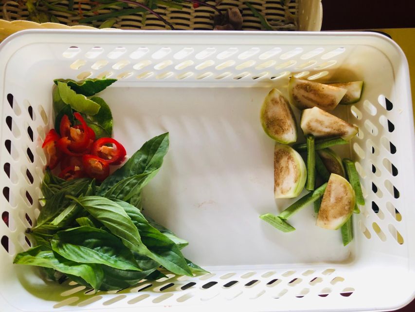 Koh Lanta: Lunch Course at Lanta Thai Cookery School - Choosing four dishes from a changing menu