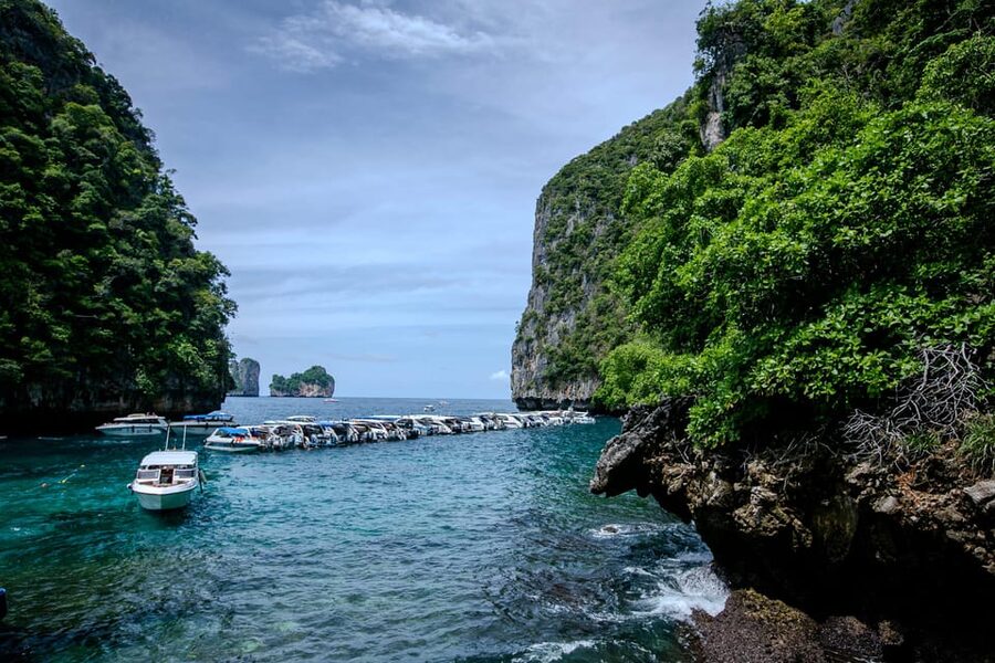 Koh Phi Phi: Join Longtail Boat to Maya Bay and Pileh Lagoon - Loh Samah Bay is the gateway to Maya Bay
