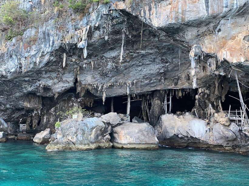 Koh Phi Phi: Maya Bay Private Longtail Boat Tour - Swimming inside Pileh Lagoon
