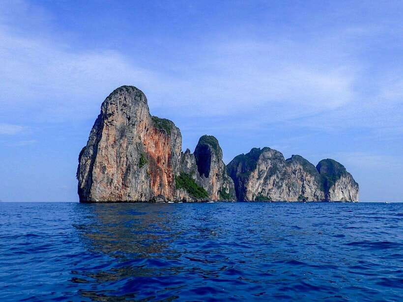 Koh Phi Phi: Maya Bay Private Longtail Boat Tour - Monkey Bay and the animal encounter