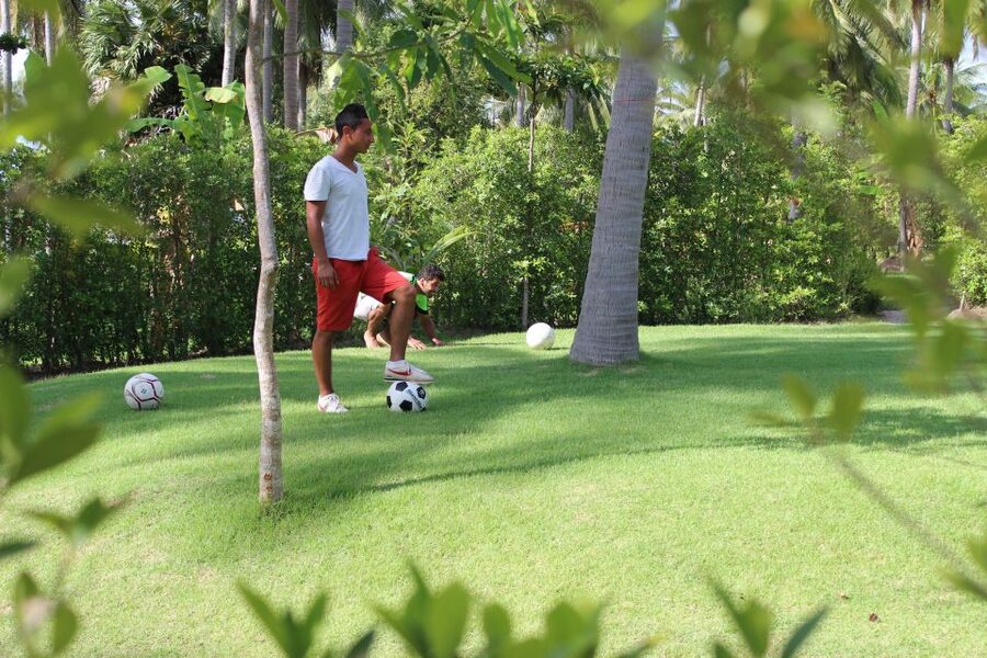 Koh Samui: Football Golf & Botanical Gardens - Group Size, Shoes, and Practical Comfort