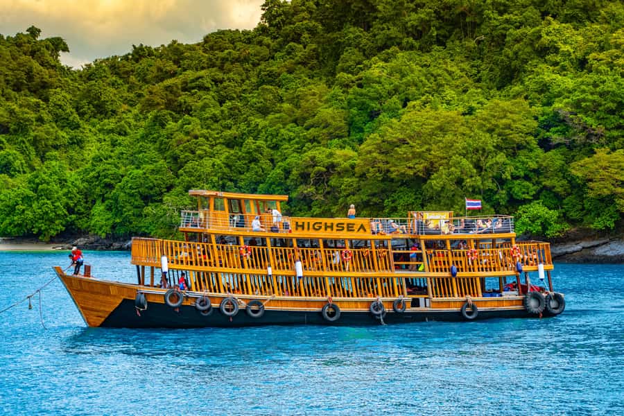 Koh Samui: Mu Ko Ang Thong Park Cruise with Kayaking Option - Passing Koh Sam Sao and its natural stone bridge