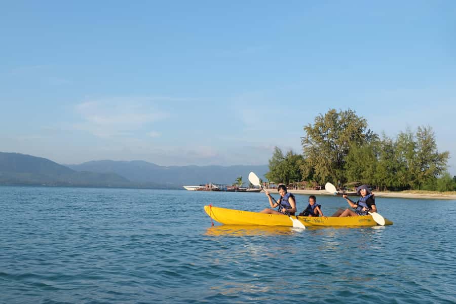 Koh Samui: Sunset Pig Island and Snorkeling Koh Tan w/Dinner - Kayaking Along the Island Shore