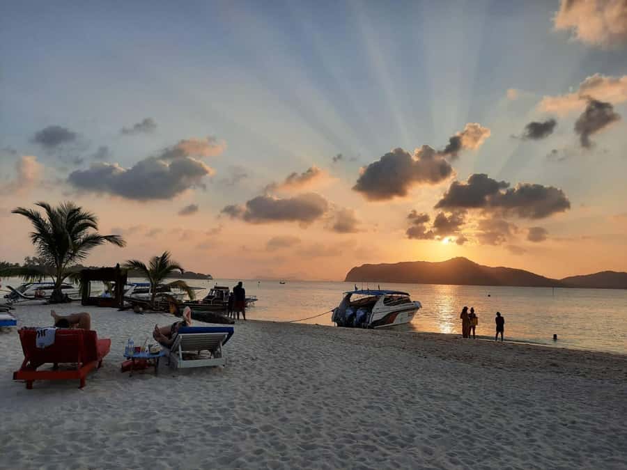 Koh Samui: Sunset Pig Island and Snorkeling Koh Tan w/Dinner - Meeting the Pigs on Koh Madsum