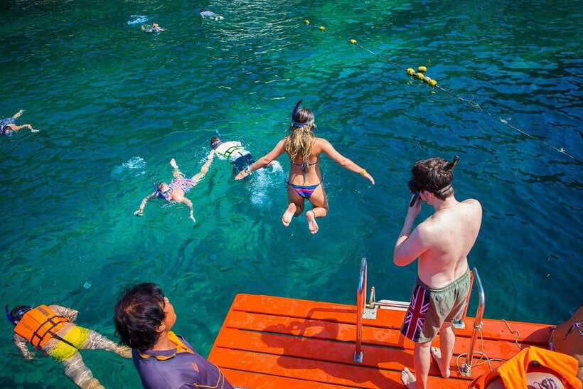 Koh Tao: Premium Snorkel Tour to Koh Nangyuan Bays by Oxygen - The morning departure and safety briefing