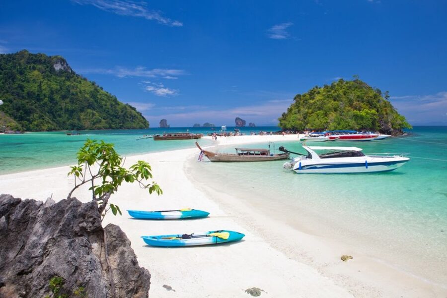 Krabi: 4 Islands Day Trip by Speedboat Including Lunch Box - Poda Island gives you the proper beach break