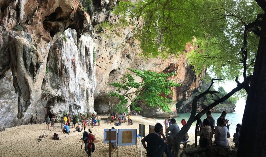 Krabi: 4 Islands Day Trip by Speedboat Including Lunch Box - Guides, crew, and the feel of the day