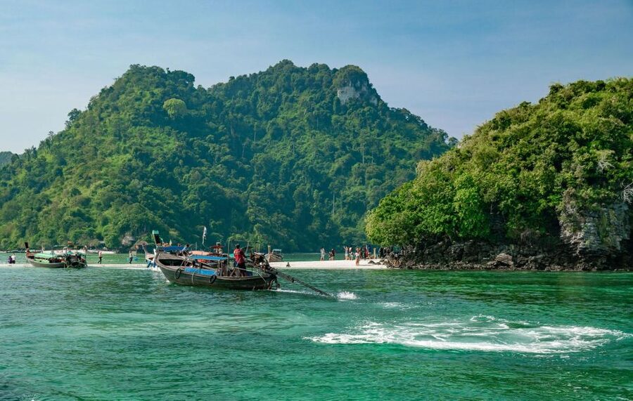 Krabi: 4 Islands & Krabi's Separated Sea Longtail Boat Tour - The crowd question: scenic route or mass-tourism day?