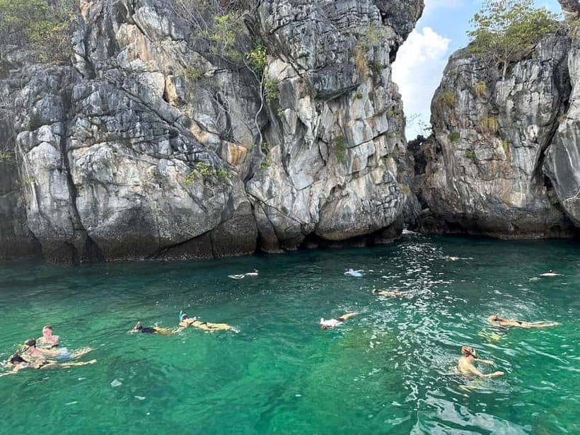 Krabi: 7 Islands Sunset by Longtail Boat with Snorkeling - Poda Island sunset and Thai buffet dinner