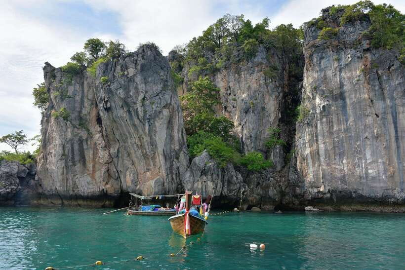 Krabi: 7 Islands Sunset Tour with Buffet Dinner & Snorkeling - Ko Raeng and the short swim with glowing plankton