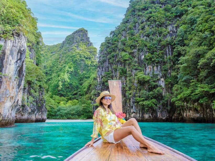 Krabi: 7 Islands Sunset Tour with Plankton Swim and BBQ - Guides make the busy schedule work