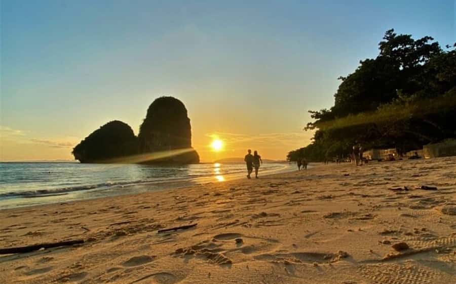 Krabi: Bioluminescent Plankton, Snorkeling & Sunset Tour - Snorkeling at the final stop