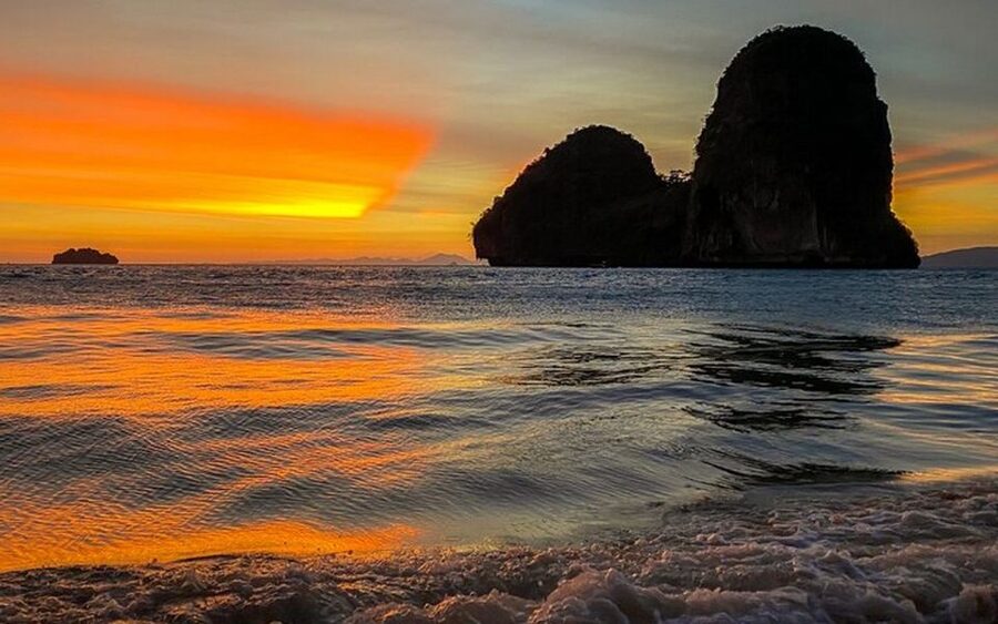 Krabi: Bioluminescent Plankton, Snorkeling & Sunset Tour - The beach BBQ, with useful food choices