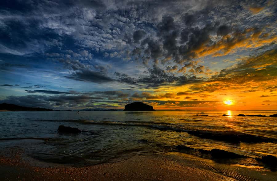 Krabi: Bioluminescent Plankton, Snorkeling & Sunset Tour - Getting from Ao Nang to the first beaches