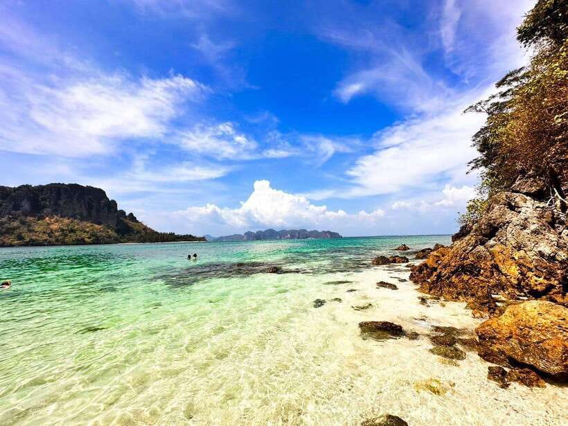 Krabi:Day Trip 4 Islands by Premium Longtail Boat with Lunch - Lunch and beach time on Koh Poda