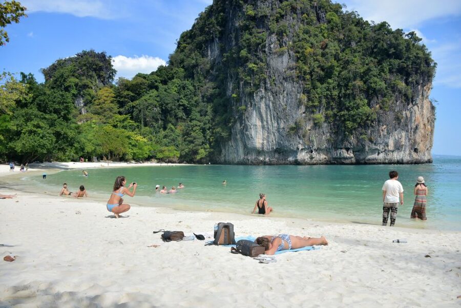 Krabi: Hong Island Sunset Tour w/ Beach Dinner+Night Snorkel - Night snorkeling and the glowing plankton at Koh Raeng