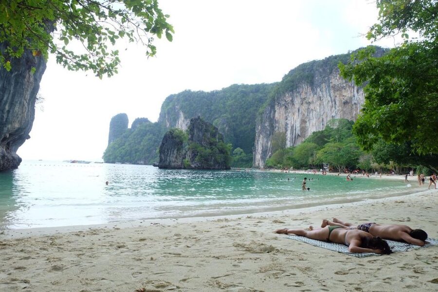 Krabi: Hong Islands Day Tour by Longtail Boat - Guides, language, and the feel of the day