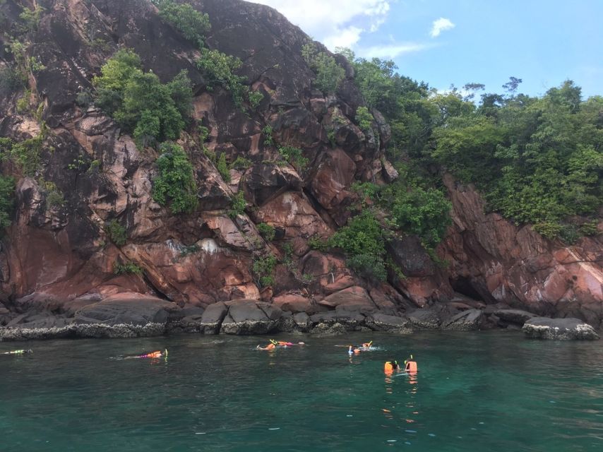 Krabi: Hong Islands Day Trip by Speedboat with Lunch - Guides, group size, and the feel of the day