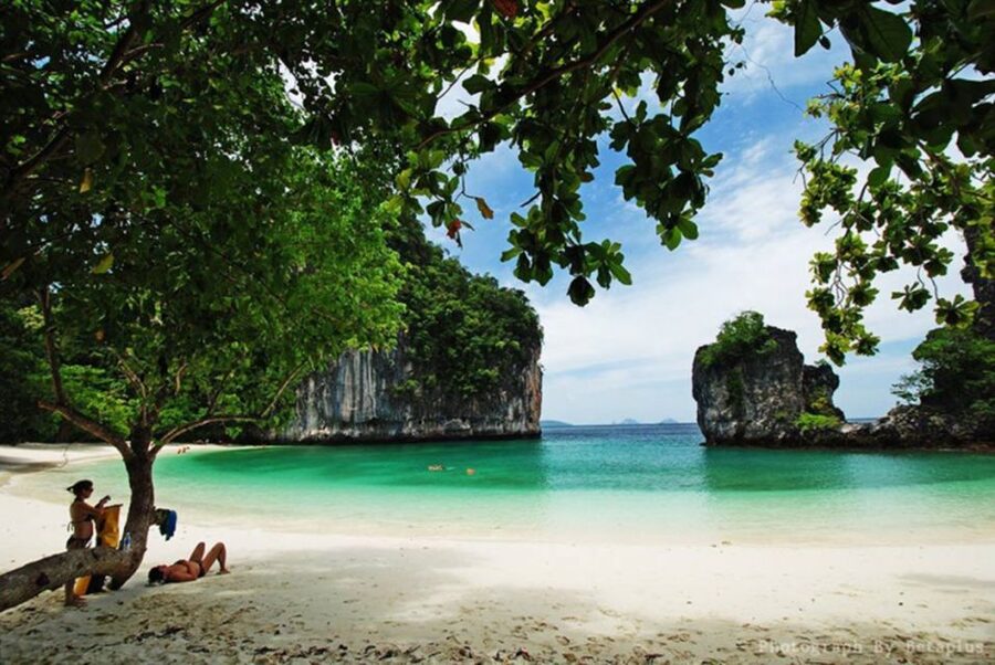 Krabi: Hong Islands Day Trip by Speedboat with Lunch - Pakbia’s sandbars and Lao Lading’s sheltered beach
