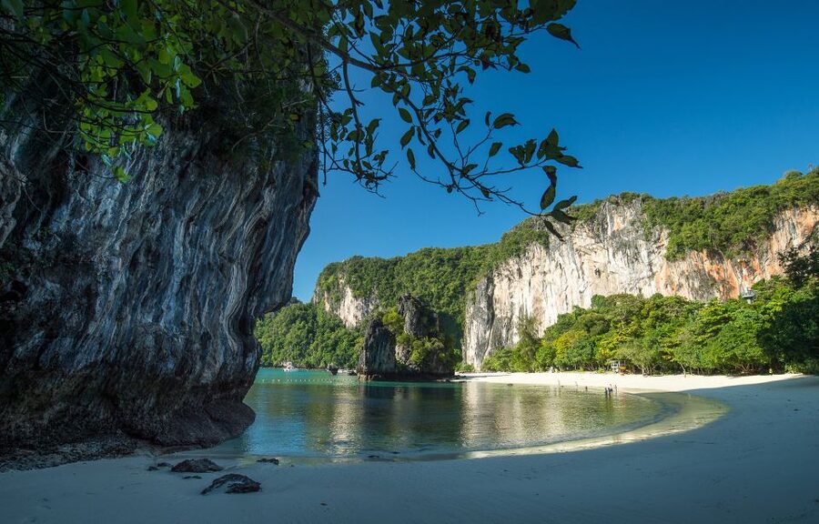 Krabi: Hong Islands Snorkeling with Lunch by Longtail Boat - Koh Pakbia and its changing sandbars
