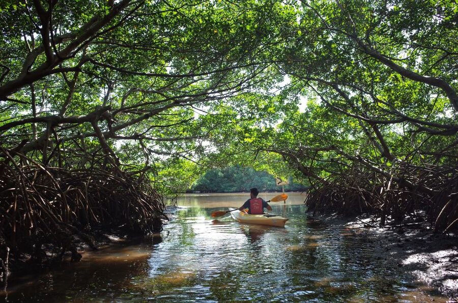 Krabi kayaking Ao thalane - The safety briefing at Ao Thalane