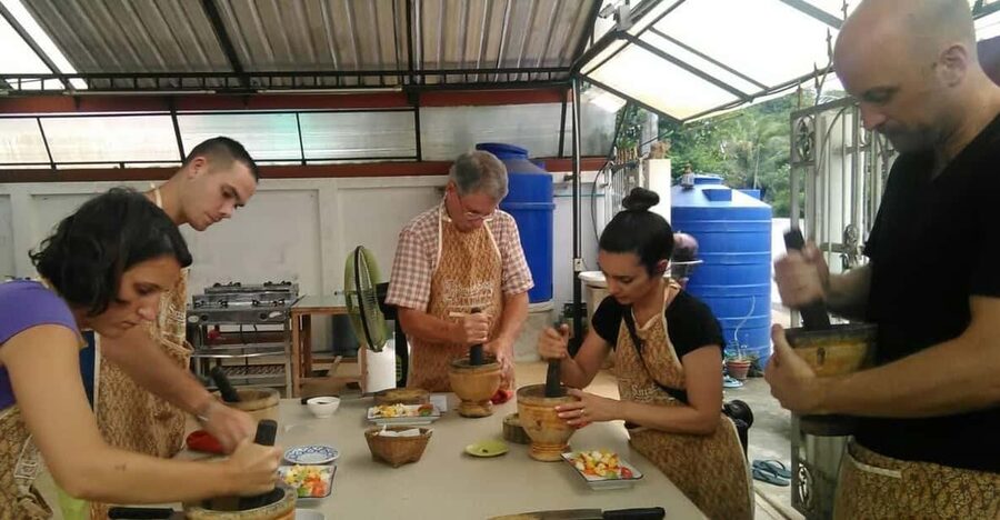 Krabi: Morning or Afternoon Culinary Adventure at Smart Cook - What the small class size means for you