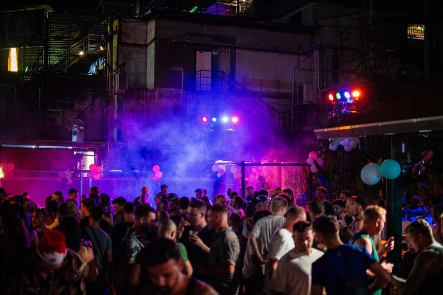 Krabi Pub Crawl - Join Nomads For The Best Night in Ao Nang! - Group Size, Age Range, And Pace