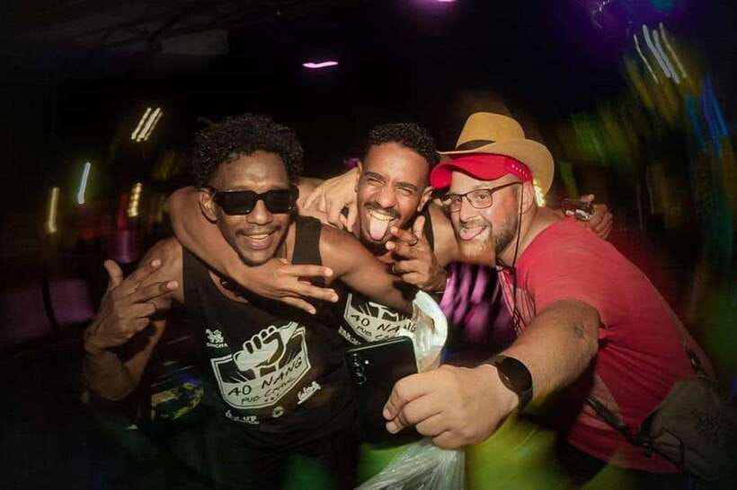Krabi Pub Crawl - The Best Nightlife Tour in Ao Nang! - A large group can be the main attraction
