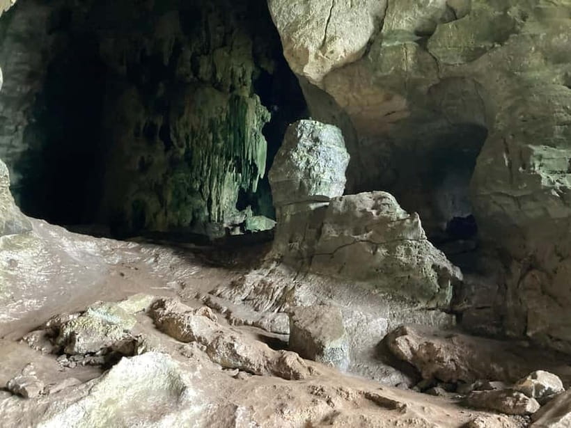 Krabi: Railay Beach & Caves + Jurassic World : Rebirth Sites - How the boat and group size affect the day