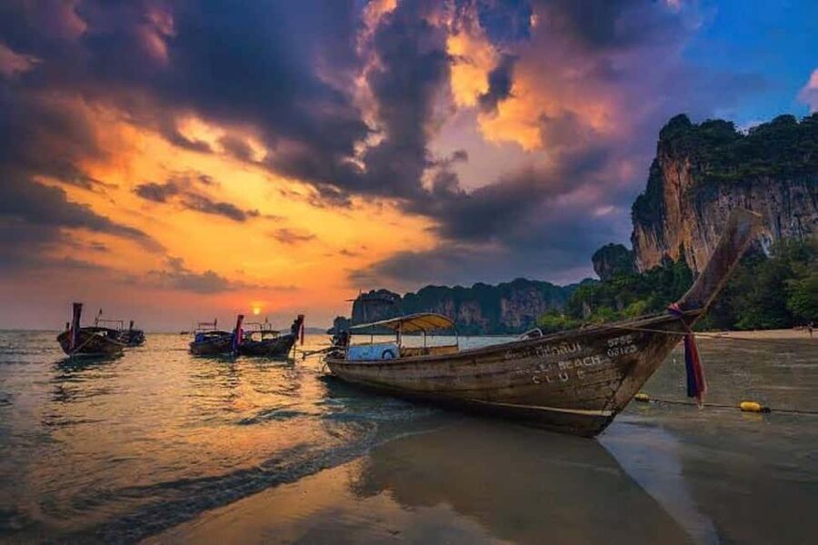 Krabi: Railay Sunset and Bioluminescent Plankton Tour - Meeting in Ao Nang and boarding the longtail boat
