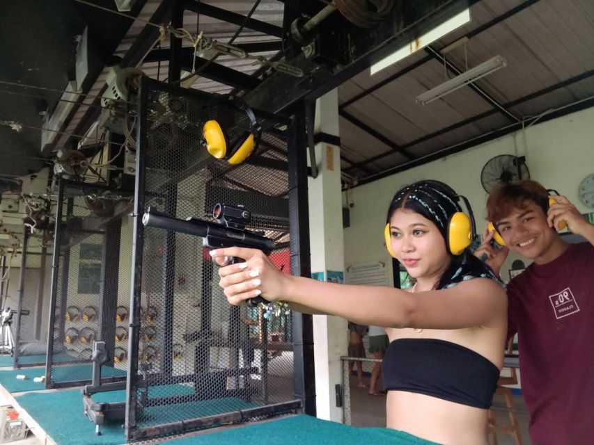 Krabi shooting range (9mm GLOCK17 10 bullet) - Turning the session into a friendly contest