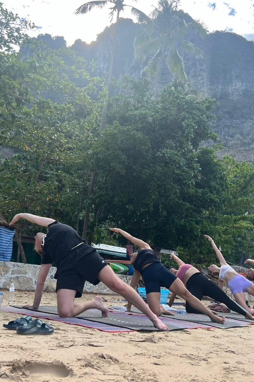 Krabi: Sunrise Yoga Balance Join-in Class - Deen’s teaching style and the value of good guidance