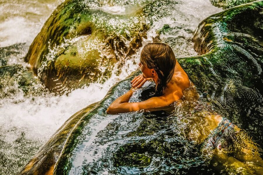 Krabi: Tiger Cave Temple, Emerald Pool and Hot Springs Tour - Guides who shape the experience